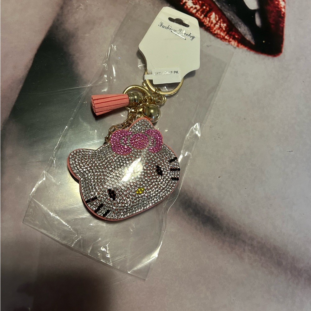 NWT HELLO KITTY KEYCHAIN
